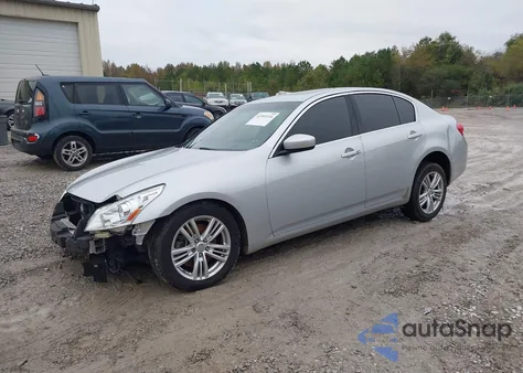 2015 Infiniti Q40 z USA, uszkodzony, nr VIN JN1CV6AR0FM523487